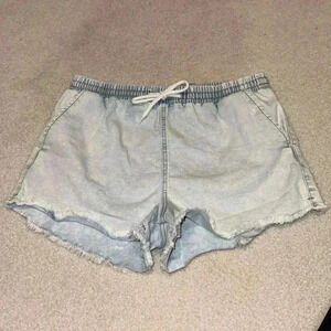 Light wash jeans shorts with frayed bottom